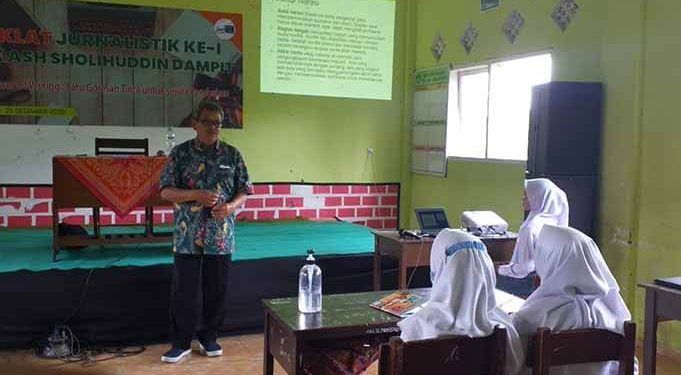 Dr. Gatot Sarmidi M. Pd, dosen Fakultas Ilmu Pendidikan (FIP) Universitas PGRI Kanjuruhan Malang