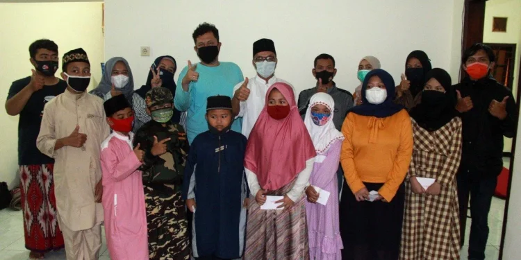 Santunan anak yatim. Foto: Ben