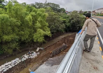 Pelaksana Proyek Jembatan Kedungkandang Terancam Denda