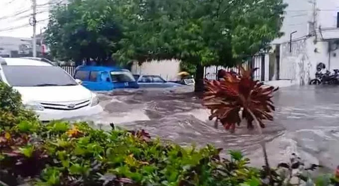 Diguyur Hujan 12 Kawasan di Kota Malang Alami Banjir Parah - Diguyur Hujan, 12 Kawasan di Kota Malang Alami Banjir Parah
