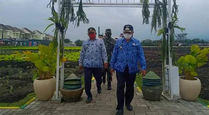Bupati Sanusi mengunjungi wisata Jogging traci di Desa Ampeldento.