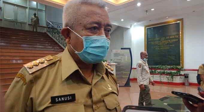 Bupati Malang HM Sanusi menjelaskan tentang jam malam selama PPKM.(foto: Rizal Adi Pratama).