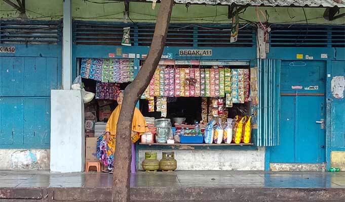 Salah satu toko kelontong di kota Malang. (Ilustrasi Foto: Azmi).