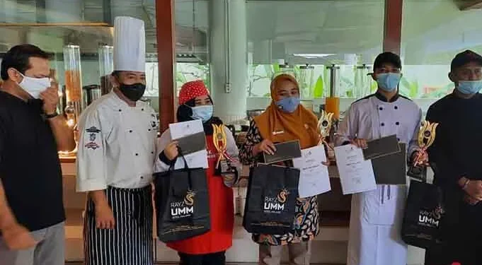 SMKN 1 Turen Malang, jurusan Tata Boga, berhasil juara lomba mie tumplek di hotel Rayz.