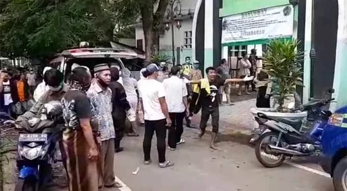 Suasana tegang saat jenazah tertukar di TPU Kasin.