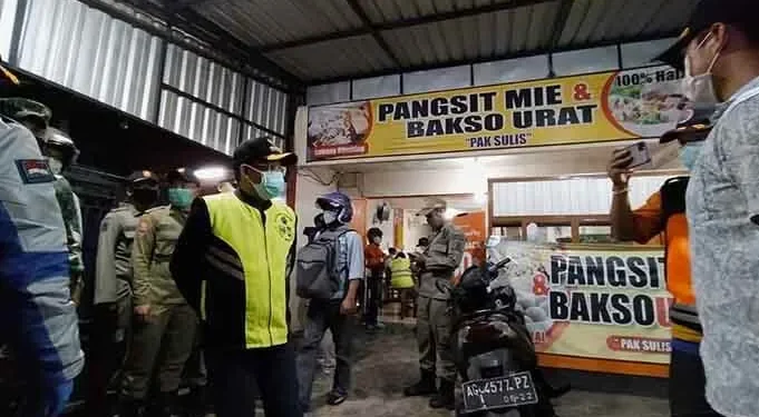 Langgar Jam Malam Tujuh Tempat Usaha Kena Semprit - Langgar Jam Malam, Tujuh Tempat Usaha Kena Semprit