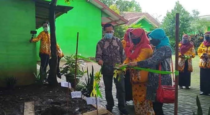 Warga Bunulrejo Bangun Taman Edukasi di Tengah Pandemi - Warga Bunulrejo Bangun Taman Edukasi di Tengah Pandemi