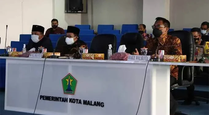 Rapat Forkopimda Pemkot Malang, membahas kesiapan vaksinasi. (foto: Humas Pemkot Malang).