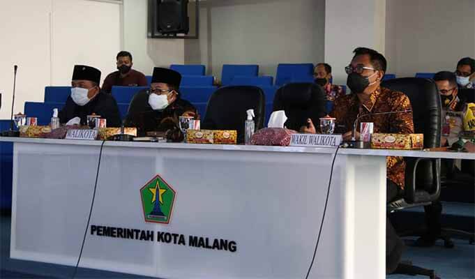 Rapat Forkopimda Pemkot Malang, membahas kesiapan vaksinasi. (foto: Humas Pemkot Malang).
