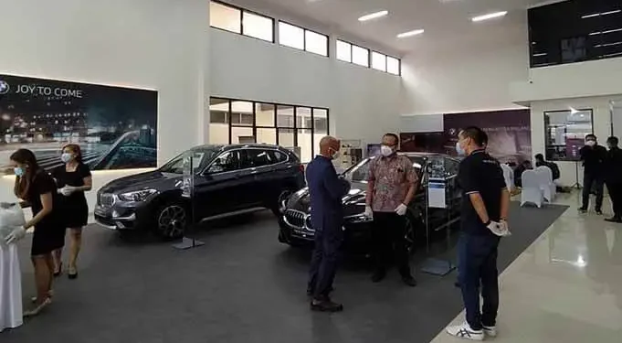 Diler resmi mobil mewah, BMW kini hadir di Kota Malang di Jalan Letjend S Parman. (Foto : Azmy)