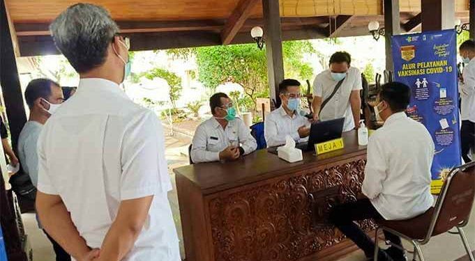 Simulasi pelaksanaan vaksinasi yang akan berlangsung Sabtu (30/01/2021) di pendopo Kabupaten Malang. (foto: Rizal Adhi Pratama).