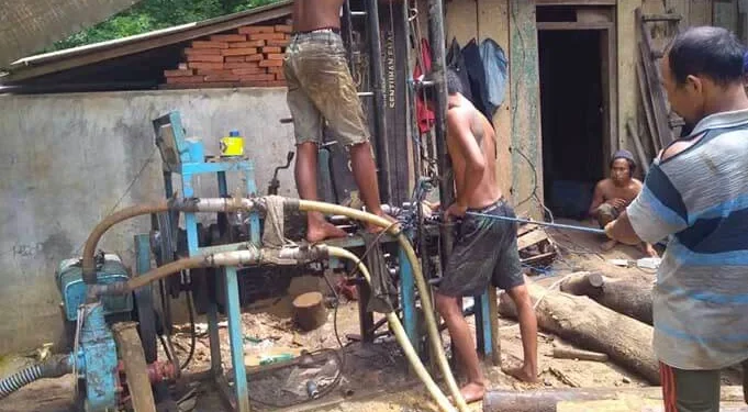 Warga Desa ini Malah Kesulitan Air Bersih di Musim Penghujan - Ironis, Warga Desa ini Malah Kesulitan Air Bersih di Musim Penghujan