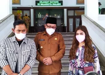 Crazy Rich Malang Siap Beri Contoh Anak Muda Untuk Divaksin - Crazy Rich Malang Siap Beri Contoh  Anak Muda Untuk Divaksin