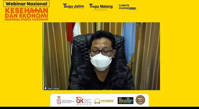 Wali Kota Malang, Sutiaji, saat mengikuti webinar.
