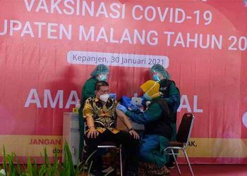 Pelaksanaan vaksinasi Kabupaten Malang, di Pendopo Kepanjen, Kabupaten Malang.(foto: Rizal Adhi Pratama).