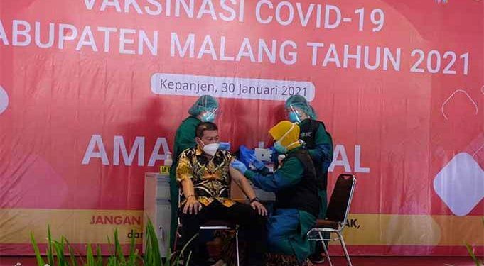 Pelaksanaan vaksinasi Kabupaten Malang, di Pendopo Kepanjen, Kabupaten Malang.(foto: Rizal Adhi Pratama).