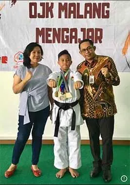 Afkar Bersama Orang tuanya.