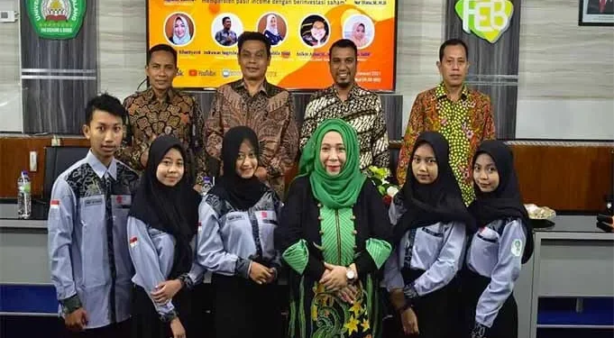 Dekan FEB UNISMA bersama Aktivis Galeri Investasi FEB UNISMA