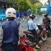 Antrean pemohon SIM mencoba track arena uji berkendara di Satpas Polresta Malang Kota. Foto : Azmy