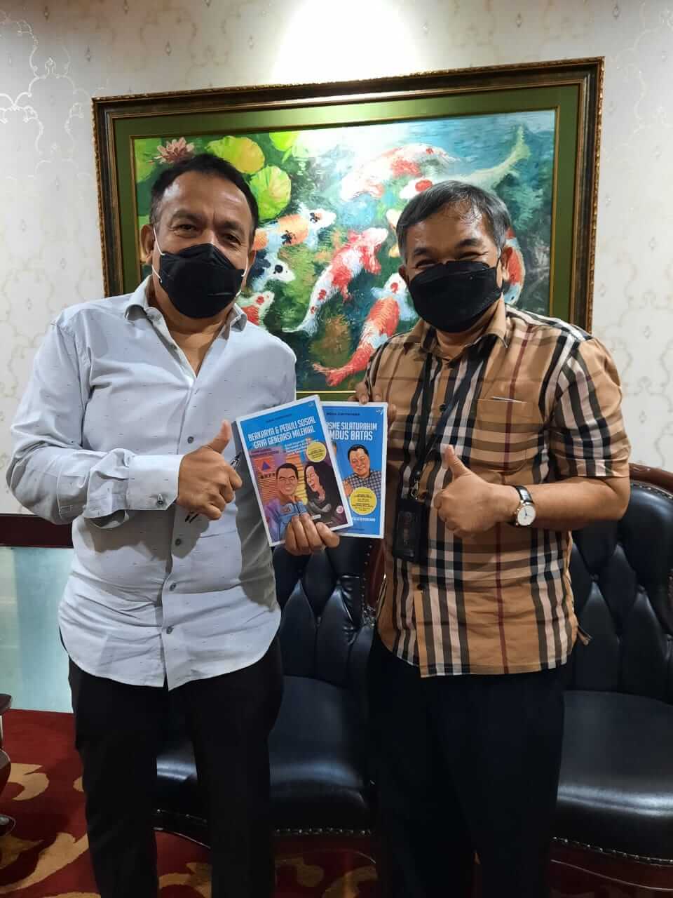 Ketua Koperasi Saudagar Minang Raya (SMR) Joinerri Kahar bersama Dr Aqua Dwipayana