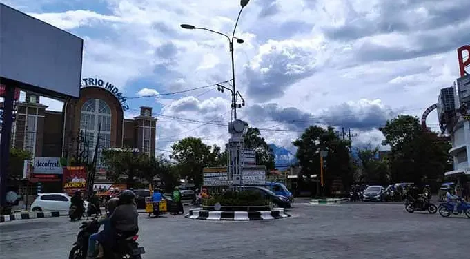 kamera pengawas di Simpang Tiga Kayutangan Hotel Trio Indah. Di titik ini, rencana akan dipasang kamera e-TLE untuk menunjang sistem e-tilang. (Foto : Azmy)