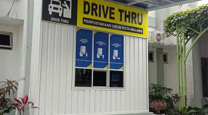 Layanan Drive Thru Perputaskaan Kota Malang.(foto: Feni Yusnia).