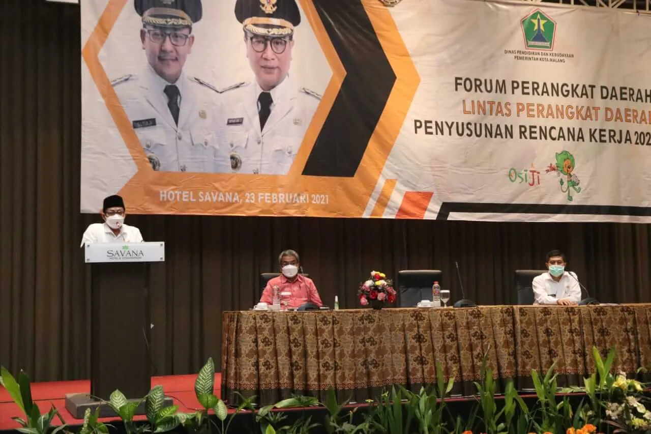 Sutiaji memberikan arahan penerapan pendidikan karakter di Kota Malang.