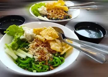Menikmati Warna Warni Dapoer Mie Galau