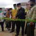 Bupati Malang M Sanusi melaksanakan pengguntingan pita tanda peresmian Rumah Sedekah.