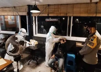 Swab Ratusan Anak Muda Nongkrong di Cafe, 1 Orang Positif