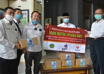 UIN Malang Terima 1000 Botol Hydro Oxy Sebagai Upaya Penanganan COVID-19 - UIN Malang Terima 1000 Botol Hydro Oxy Sebagai Upaya Penanganan COVID-19