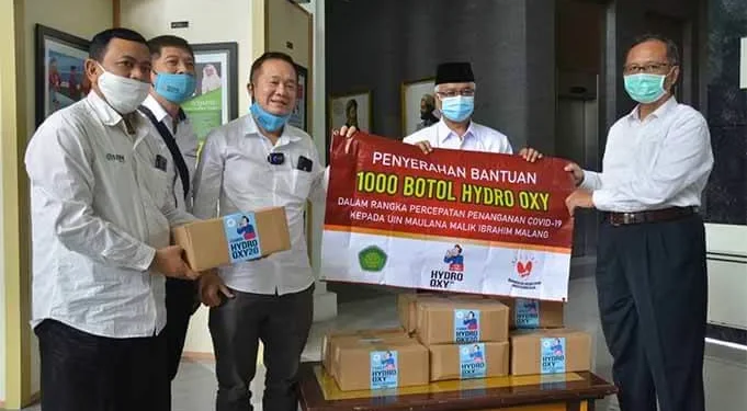 UIN Malang Terima 1000 Botol Hydro Oxy Sebagai Upaya Penanganan COVID-19 - UIN Malang Terima 1000 Botol Hydro Oxy Sebagai Upaya Penanganan COVID-19