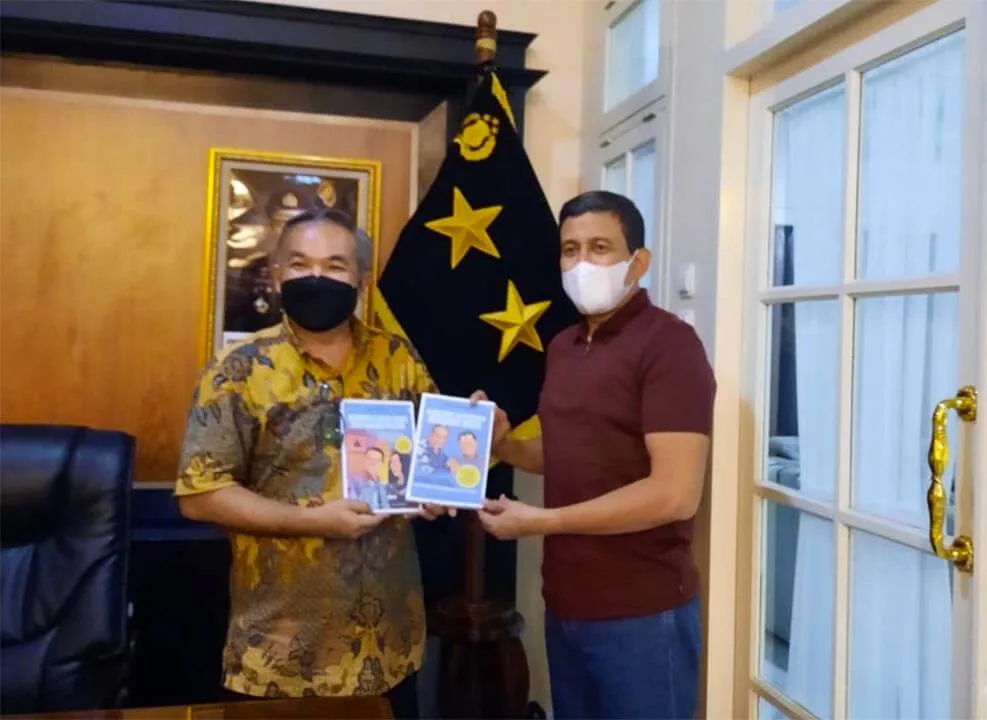Terjual 20 Ribu Eksemplar, Kapolda Jabar Senang Terima Buku Trilogi The Power of Silaturahim Karya Dr Aqua Dwipayana