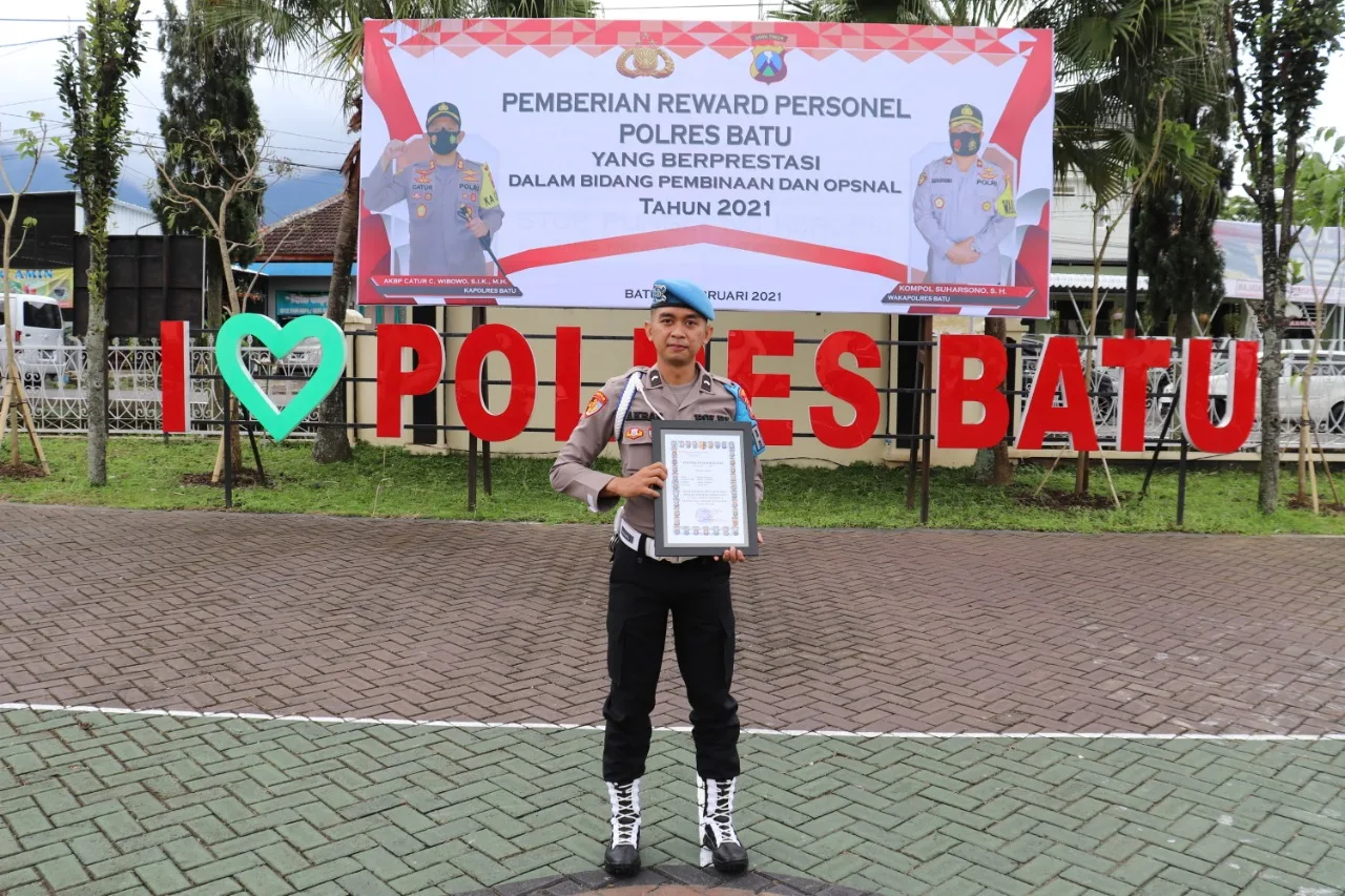 TIk Tok - Viral di Tik Tok, Anggota Polres Batu Dipuji Brigjen Pol Krishna Murti