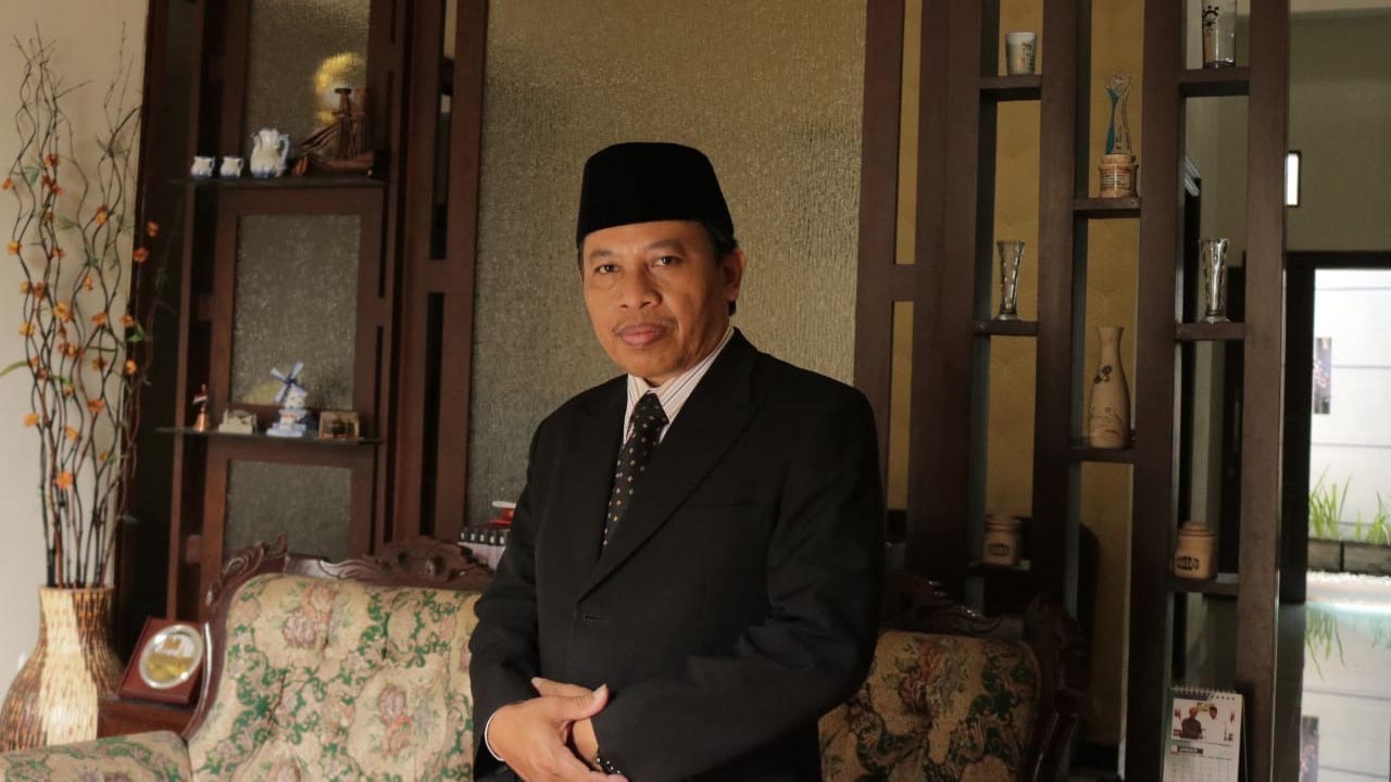 Prof. Dr. H. Roibin, MHI resmi mendaftar sebagai bakal calon rektor Universitas Islam Maulana Malik Ibrahim (UIN Malang).