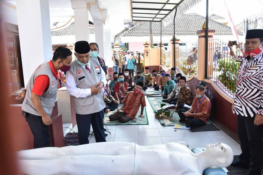 Bupati Malang saat meresmikan Kampung Tangguh Semeru di Kecamatan Gondanglegi. Foto: Instagram Humas Protokol Kabupaten Malang