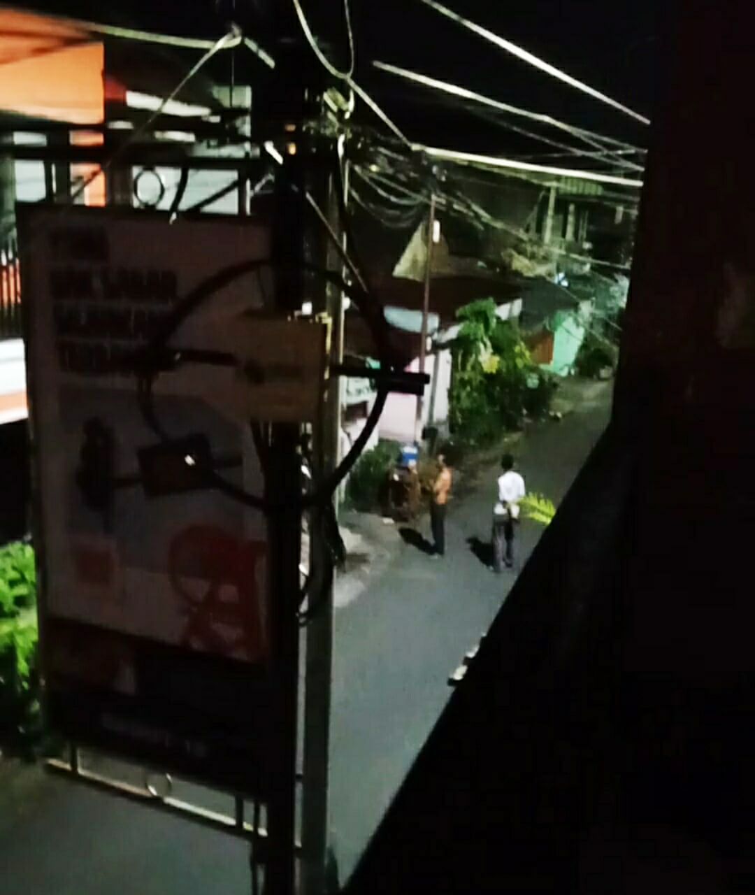 Tangkapan layar video warga yang heboh usai mendengar suara letusan diduga tembakan. Foto: Istimewa