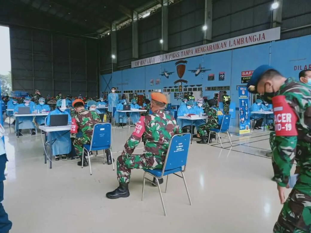 Panglima TNI Tinjau Langsung Pelaksanaan Vaksinasi untuk TNI di Malang