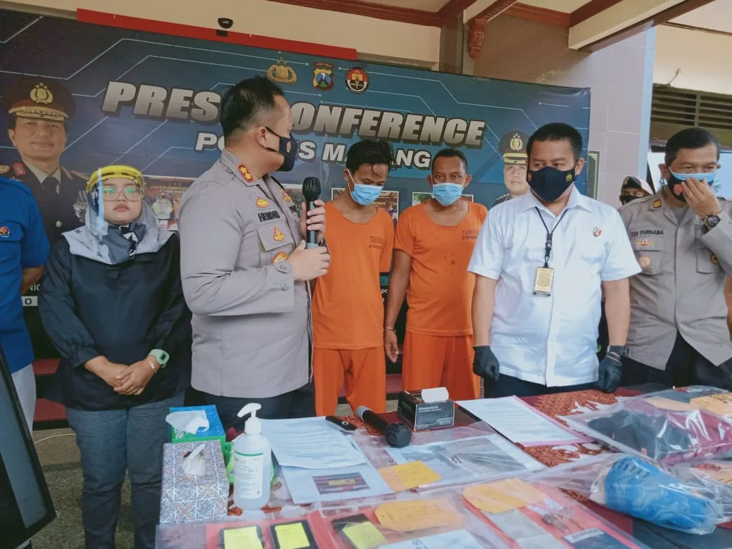lagu - Pemandu Lagu Dilindas Truk oleh Mantan Pacarnya, Lalu Diperkosa Pegawai Kafe