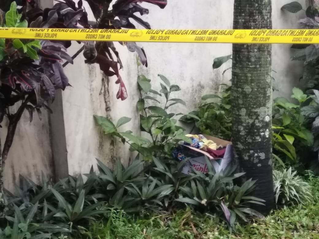 Lokasi penemuan mortir di Jalan Bareng Tenes IV, Klojen, Kota Malang kini sudah digaris polisi. Foto : Polsek Klojen