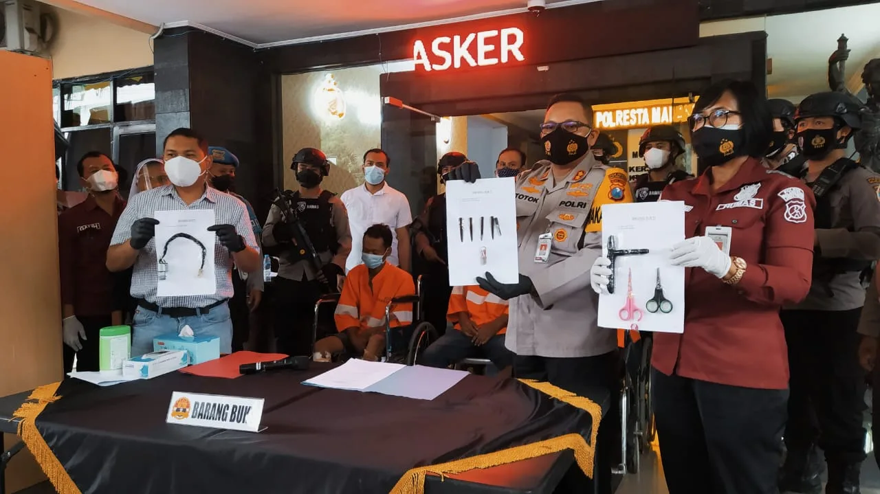 Waka Polresta Malang Kota AKBP Totok Mulyanto Diyono dalam konferensi pers, Kamis (25/3/2021). Foto : Azmy.