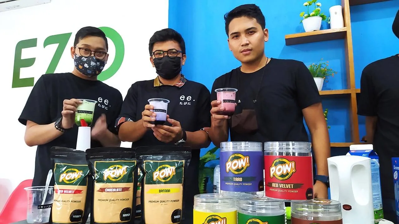 Kini Pow Drink Powder, Minuman Kekinian Hadir di Kota Malang