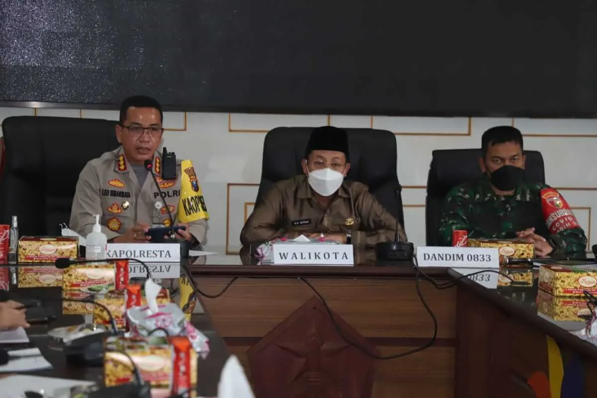 Wali Kota Malang, Sutiaji bersama Kapolresta Malang Kota dan Dandim 0833 Malang.