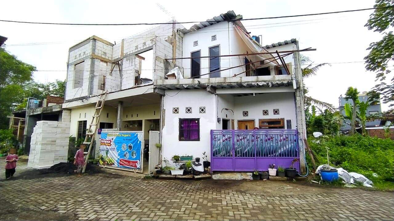 Rumah kediaman terduga teroris, di kawasan Pakis, Kabupaten Malang.