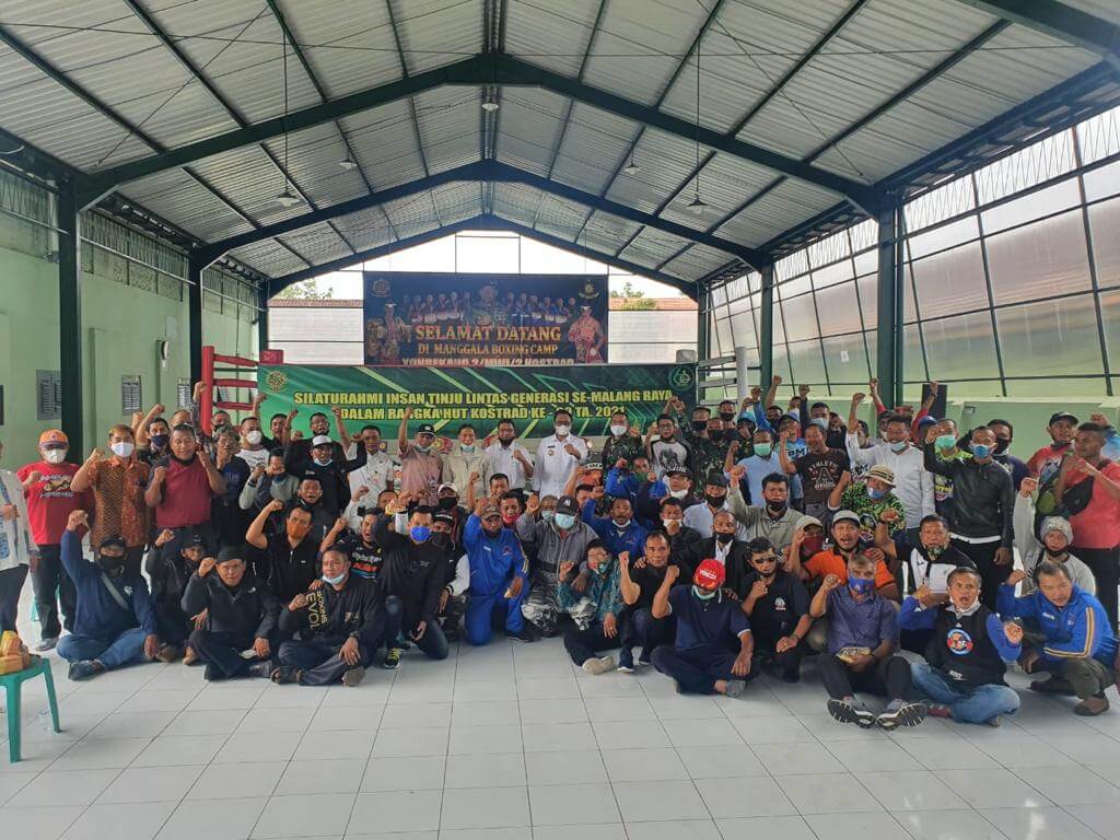 Silaturahmi dan baksos insan tinju Malang Raya di Sasana Manggala YonBekAng 2/MWJ/2 Kostrad.
