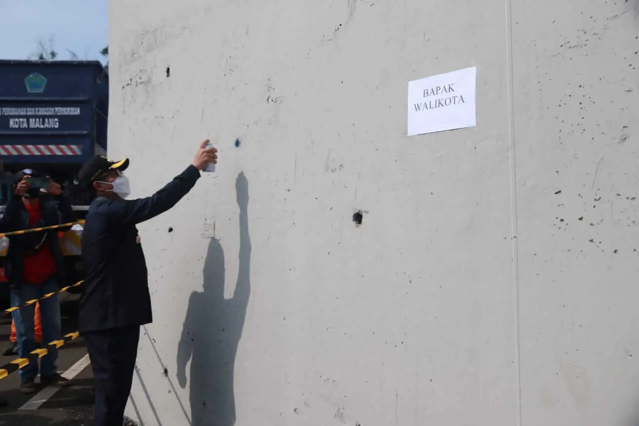 Pasca Diresmikan, Jembatan Kedungkandang Dipercantik dengan Grafiti