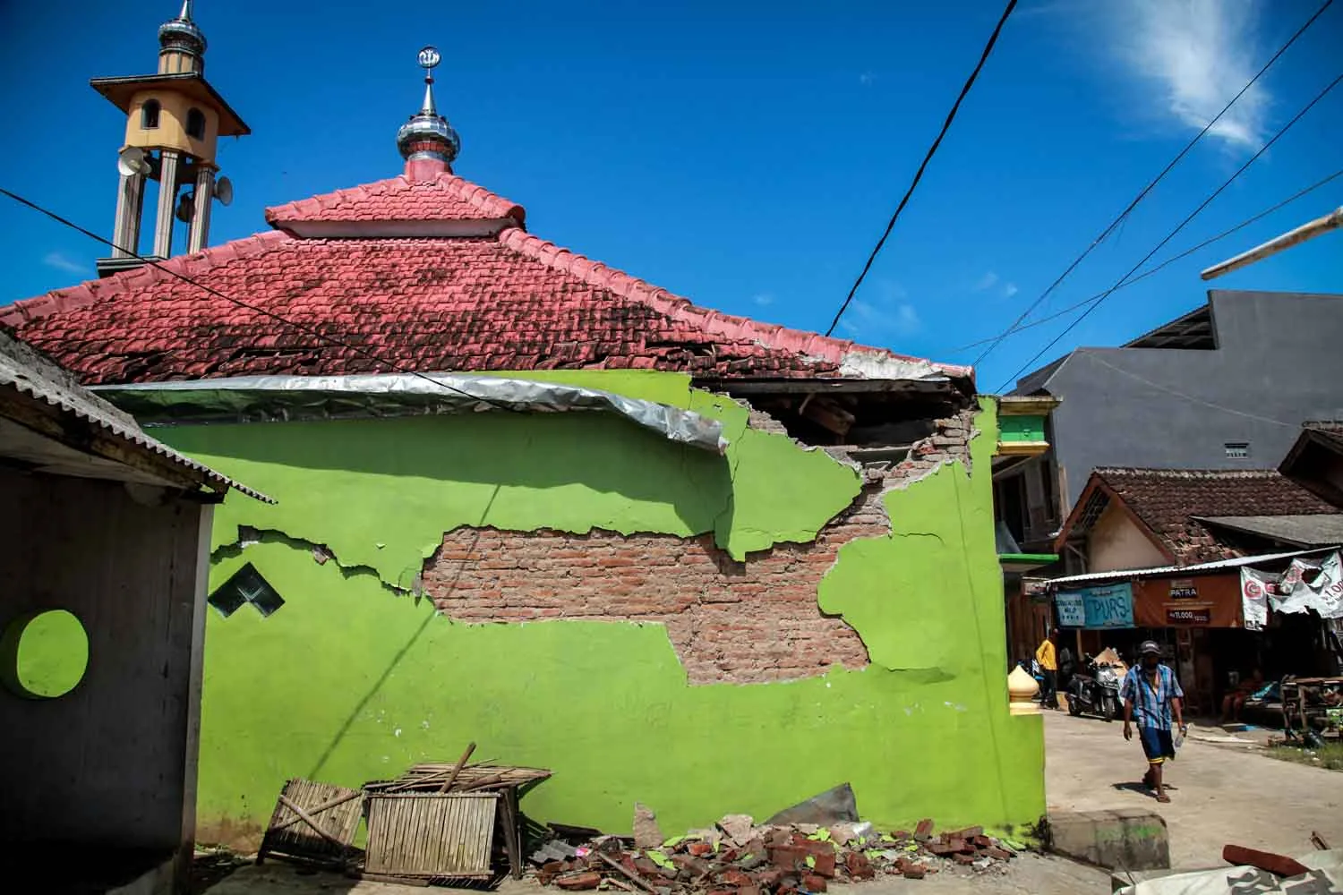 Foto: Proses Evakuasi dan Dampak Gempa di Malang