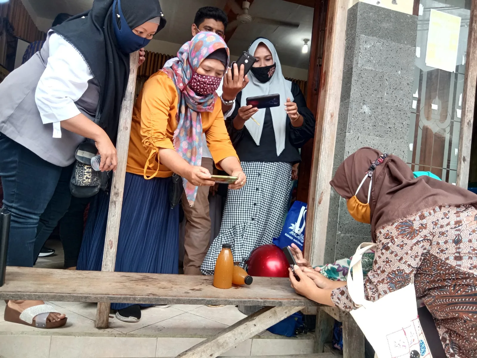 STIE ABM Beri Pelatihan Foto dan Desain untuk Warga Kampoeng Kajoetangan Heritage