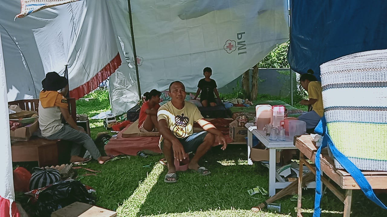 Kondisi tenda darurat di Dusun Krajan, Desa Majang Tengah, Kecamatan Dampit, Kabupaten Malang. Foto: Rizal Adhi