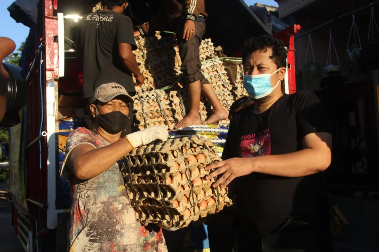 Tugu Media Group Salurkan Bantuan untuk Warga Desa Majang Tengah